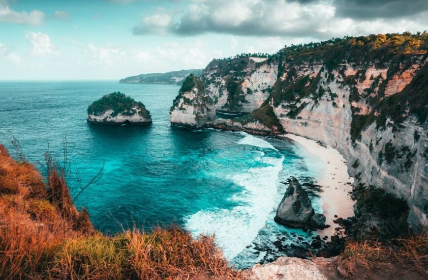 Bali famous travel destination and one of the most recognizable beaches Indonesia Diamond beach Bail, Indonesia