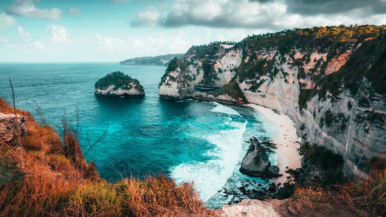 Bali famous travel destination and one of the most recognizable beaches Indonesia Diamond beach Bail, Indonesia