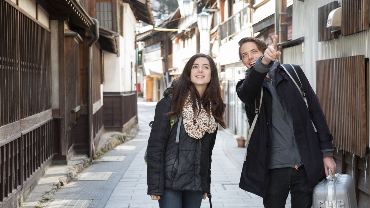 A couple traveling abroad to a famous hot spring resort in Japan