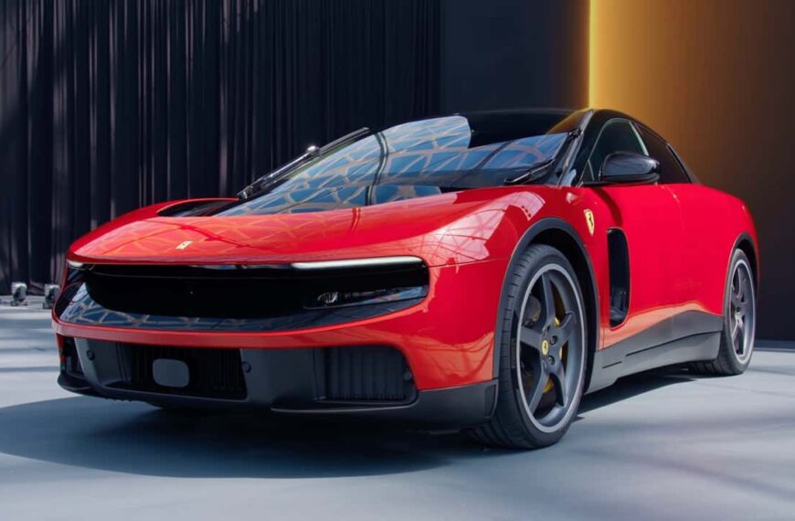 Ferrari Luce.