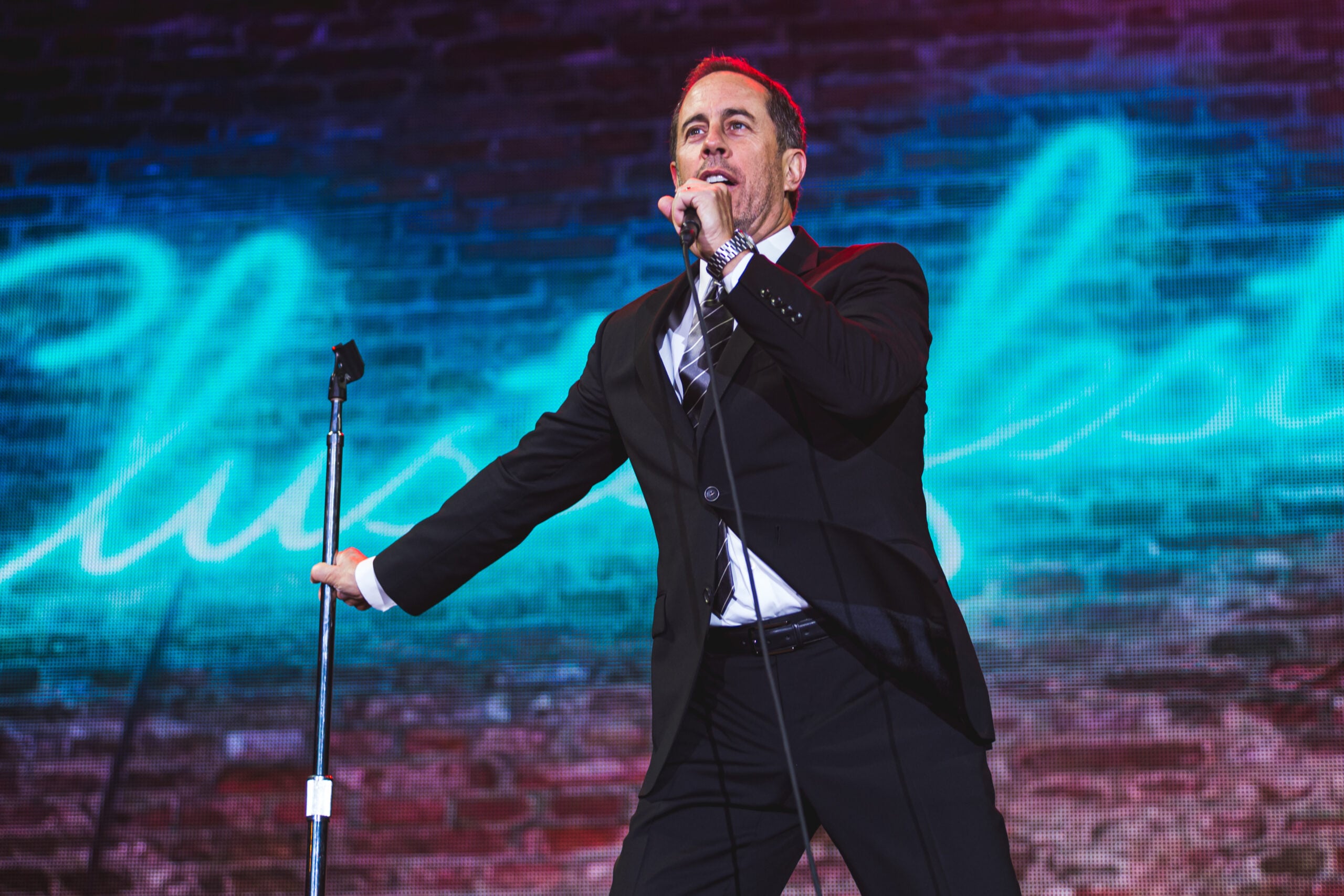 jerry seinfeld on stage