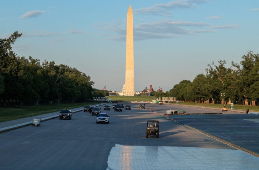 trump administration drives over reflective pool in DC