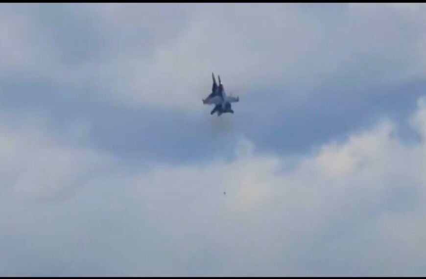 Two Navy Jets Collide Midair at Idaho Air Show, All 4 Crew Members Eject to Safety