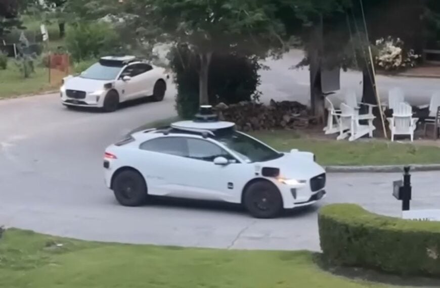 Empty Waymos Invade Atlanta Neighborhood, Drive Endless Loops Around Cul-De-Sac