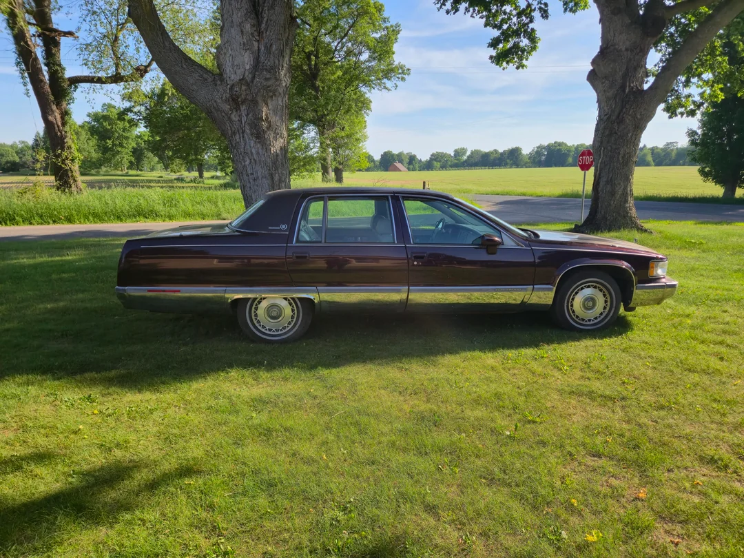 1994-fleetwood-brougham-value-v0-6b4zxr4mpj5h1