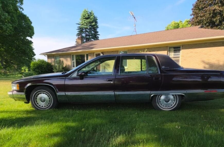 1994-fleetwood-brougham-value-v0-jc88zt4jpj5h1