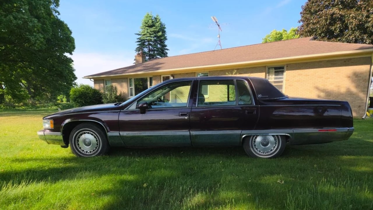 1994-fleetwood-brougham-value-v0-jc88zt4jpj5h1