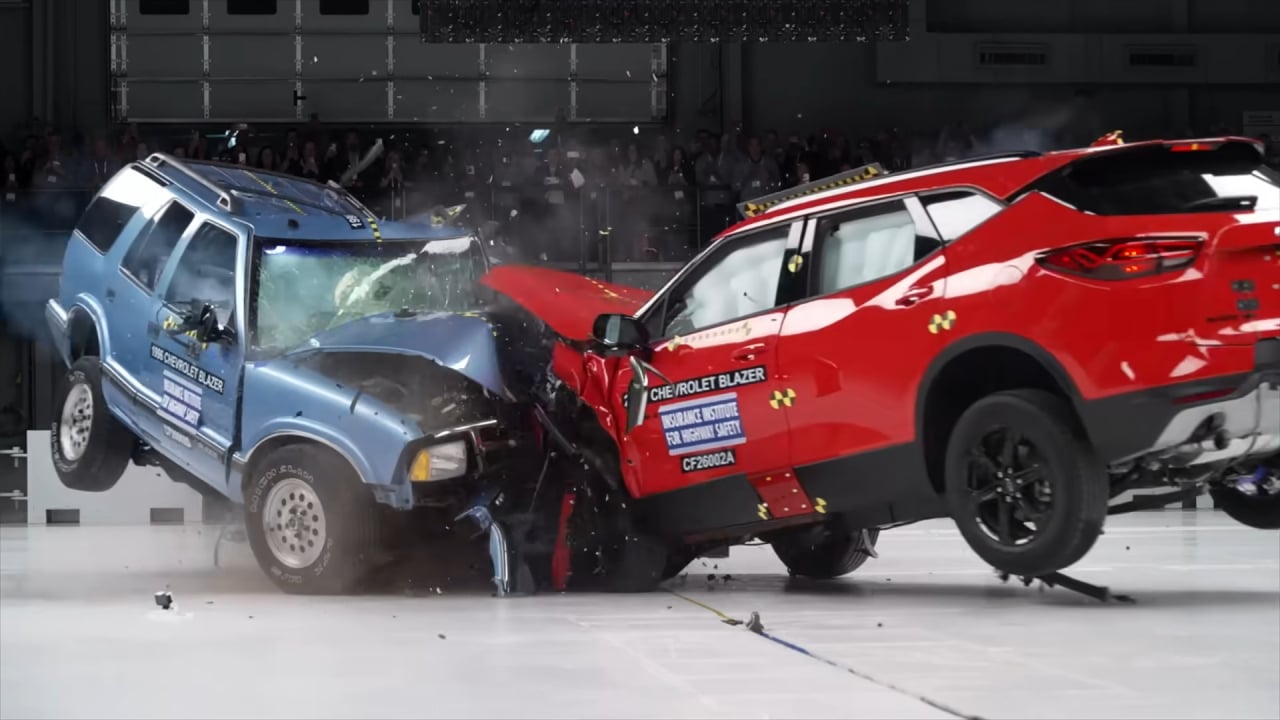 2026 vs. 1996 Chevrolet Blazer IIHS crash test 0-34
