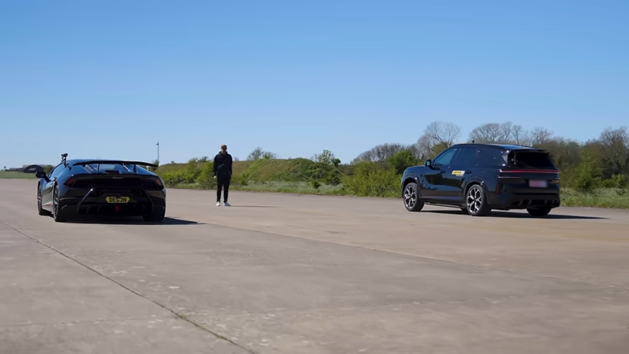 Chinese Zeekr SUV versus Huracan rear view