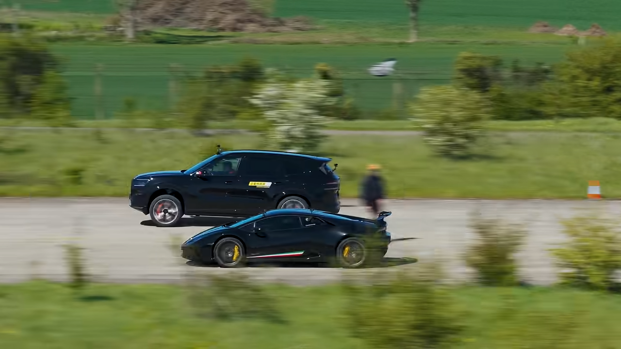 Chinese Zeekr SUV versus Huracan side view