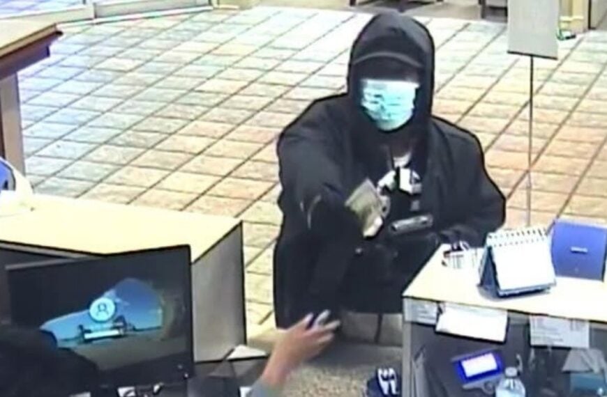 3-Time Bank Robber Crashes Stolen Getaway Car, Runs With Cash Flying From His Arms in Arkansas