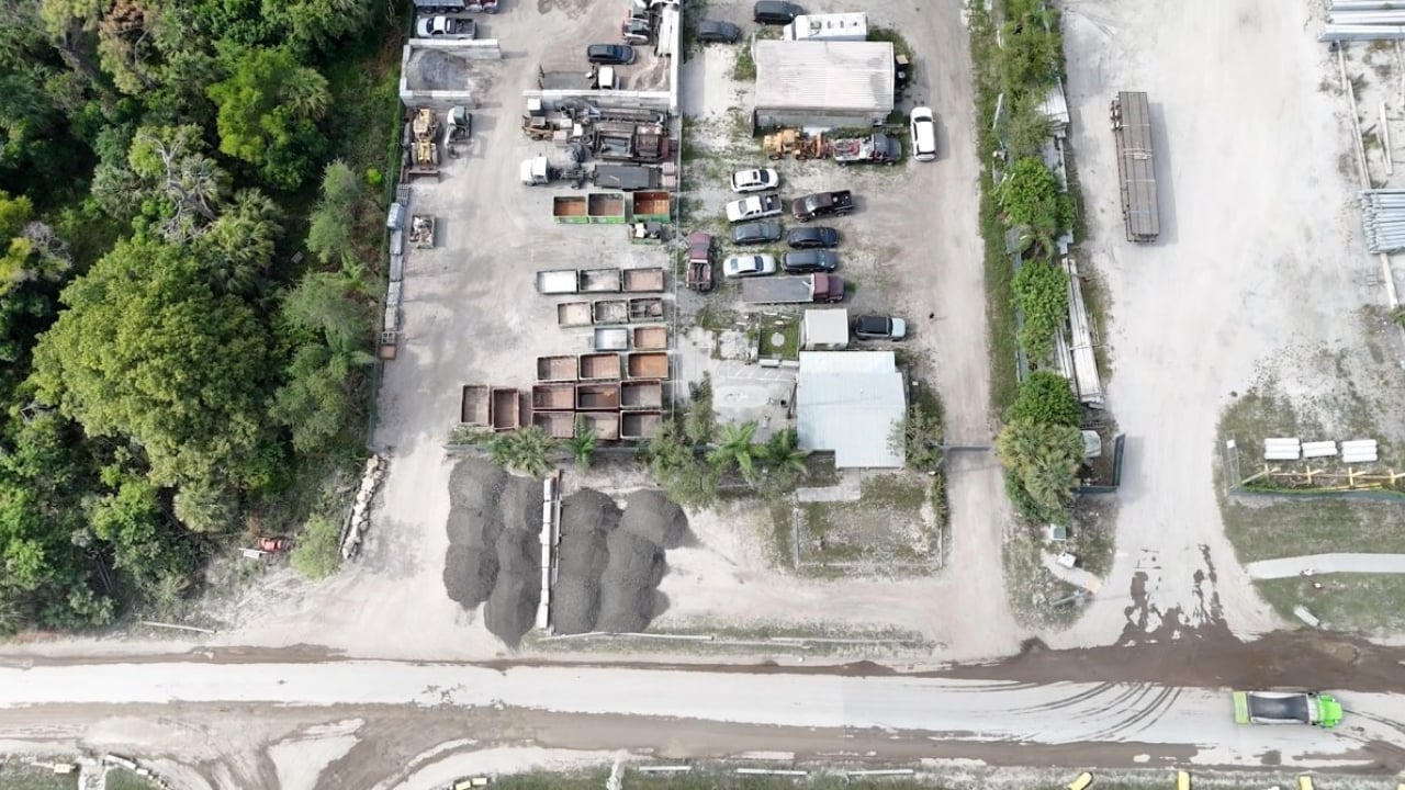 Palm Beach man says prized Mercedes vanished after tow