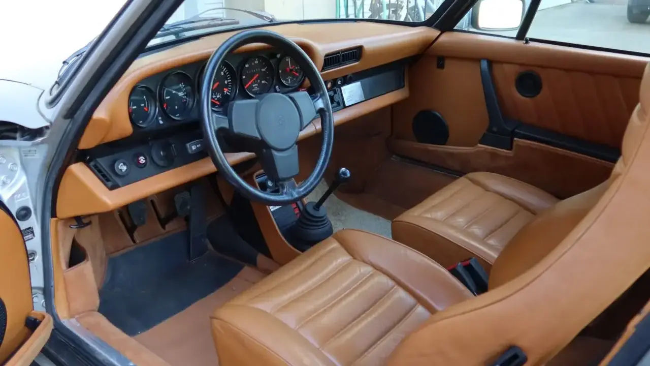 Porsche 930 Turbo.