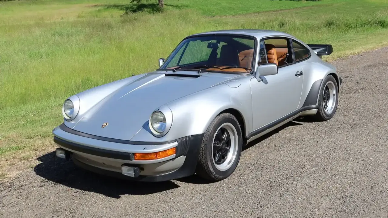 Porsche 930 Turbo.