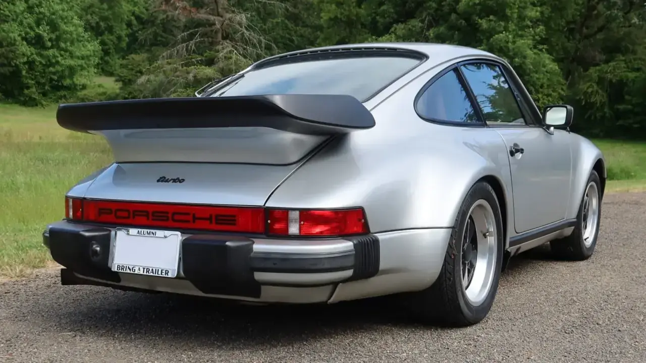 Porsche 930 Turbo.