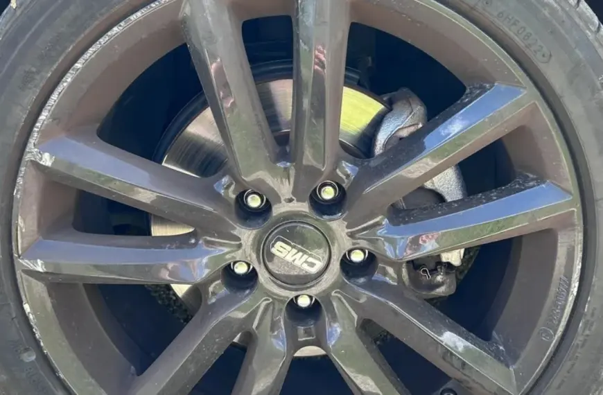 Reddit Tire Parking_rsz