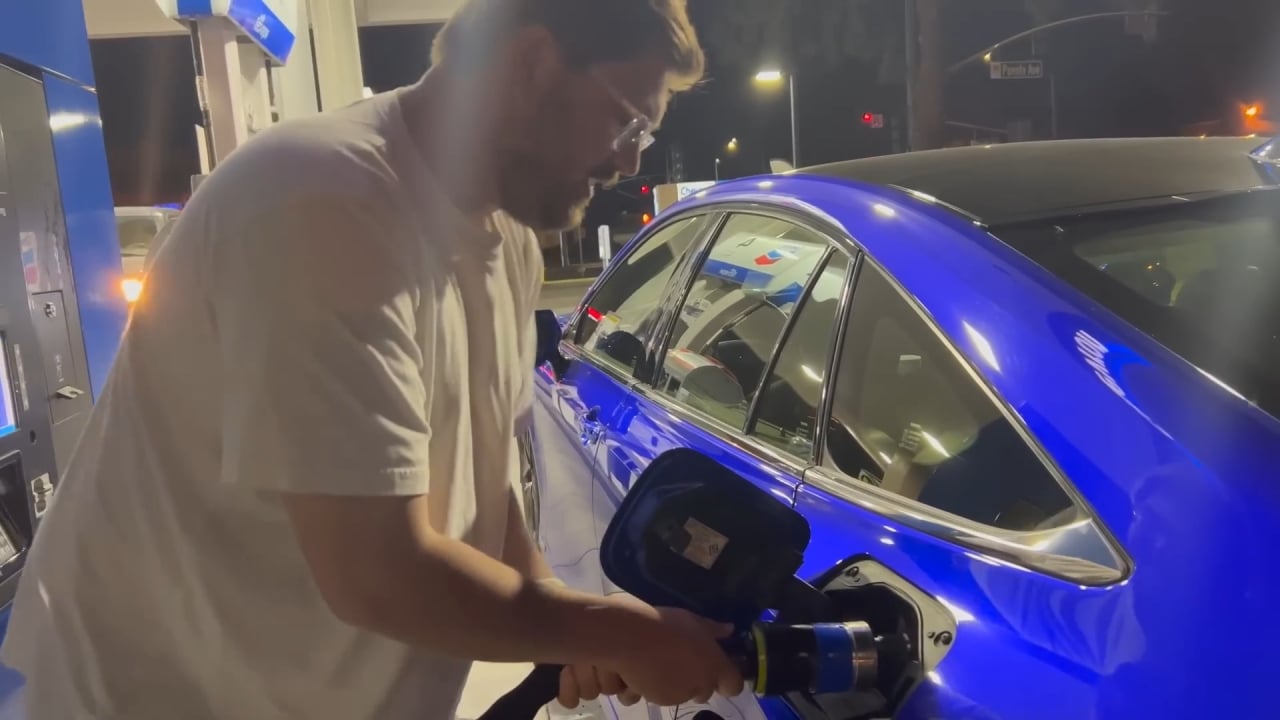 Refuelling Toyota Mirai Pump view