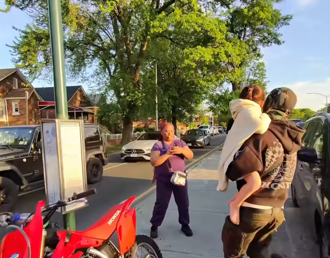bikers rescue child from car
