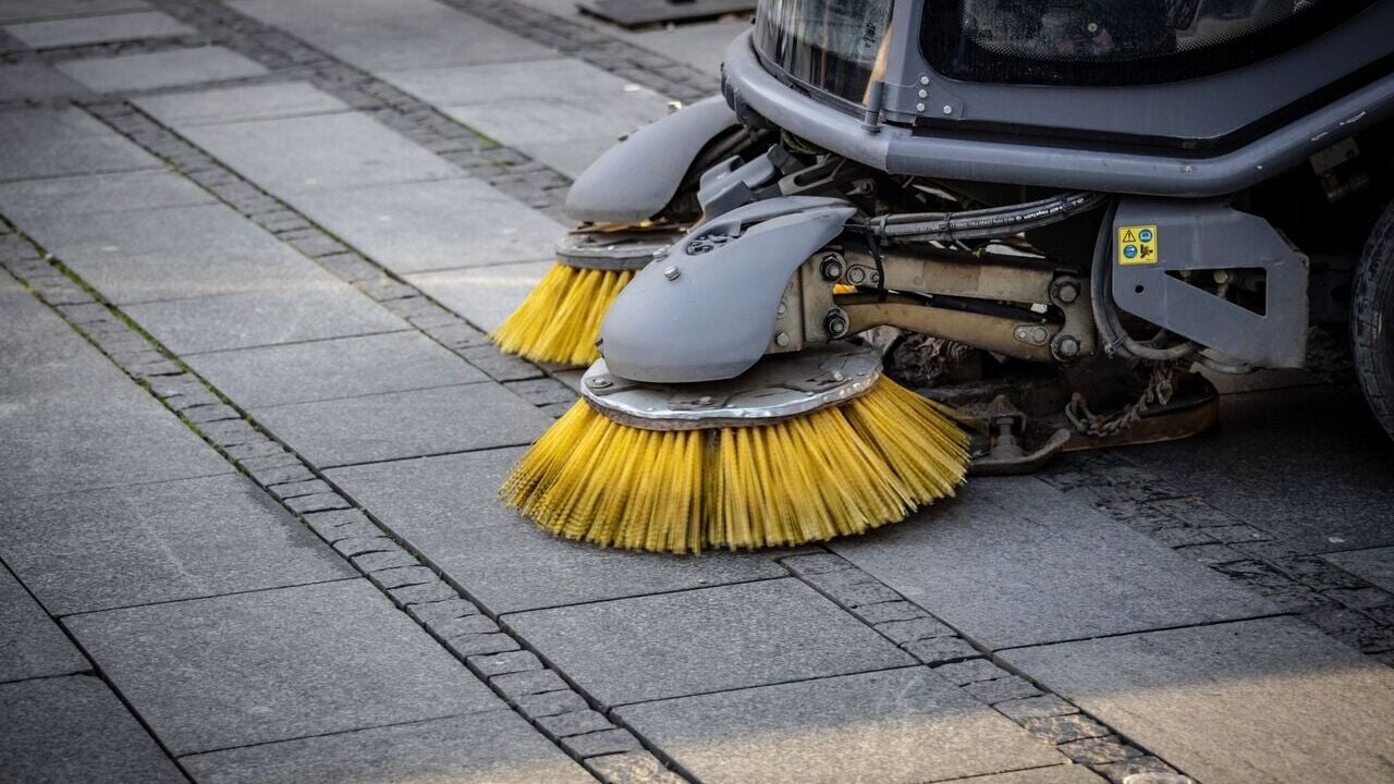 Street sweeper