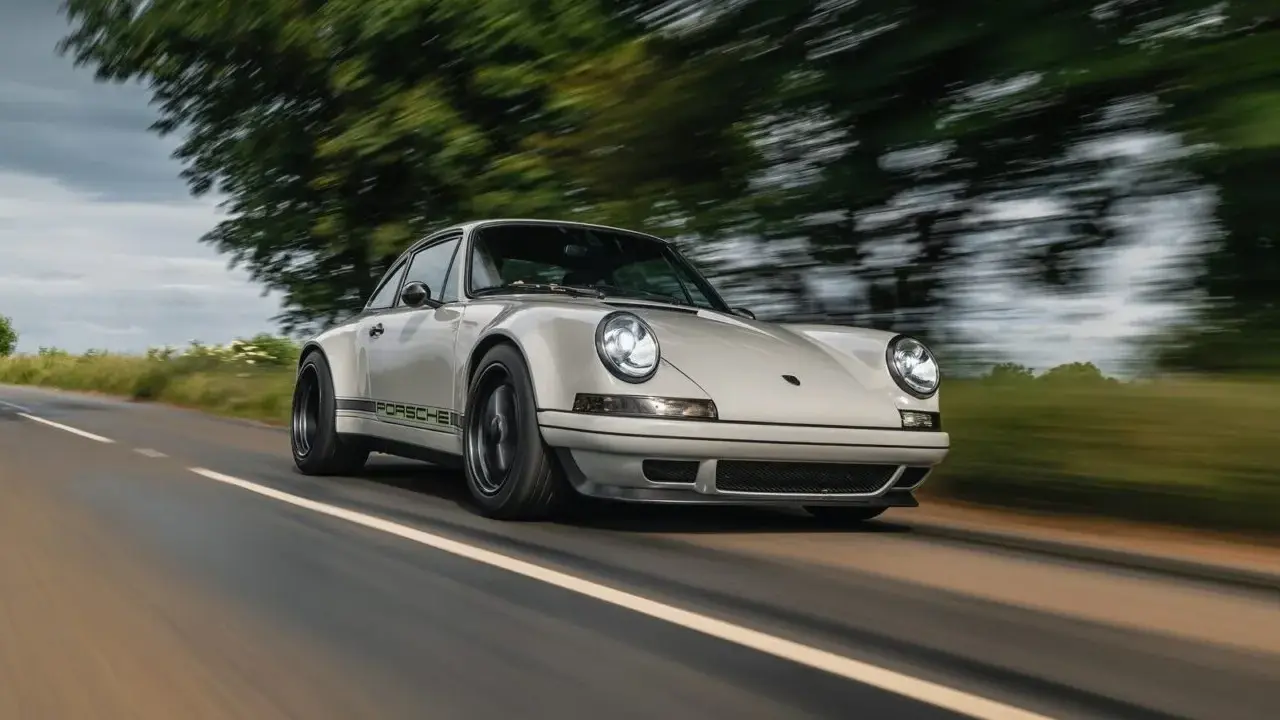 Porsche 964 restomod.