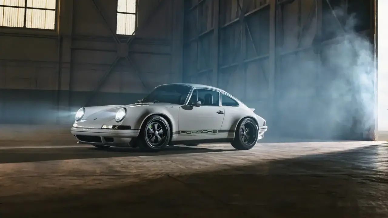 Porsche 964 restomod.
