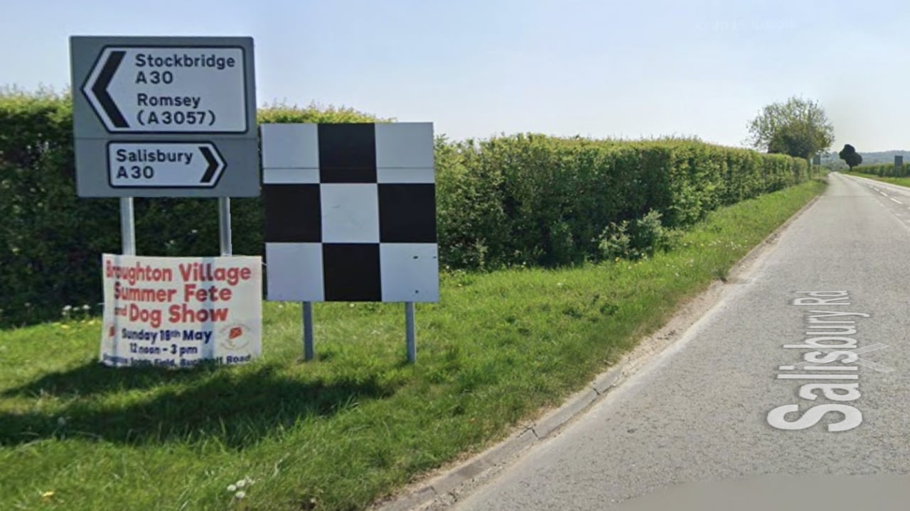 UK Road Sign Chequered