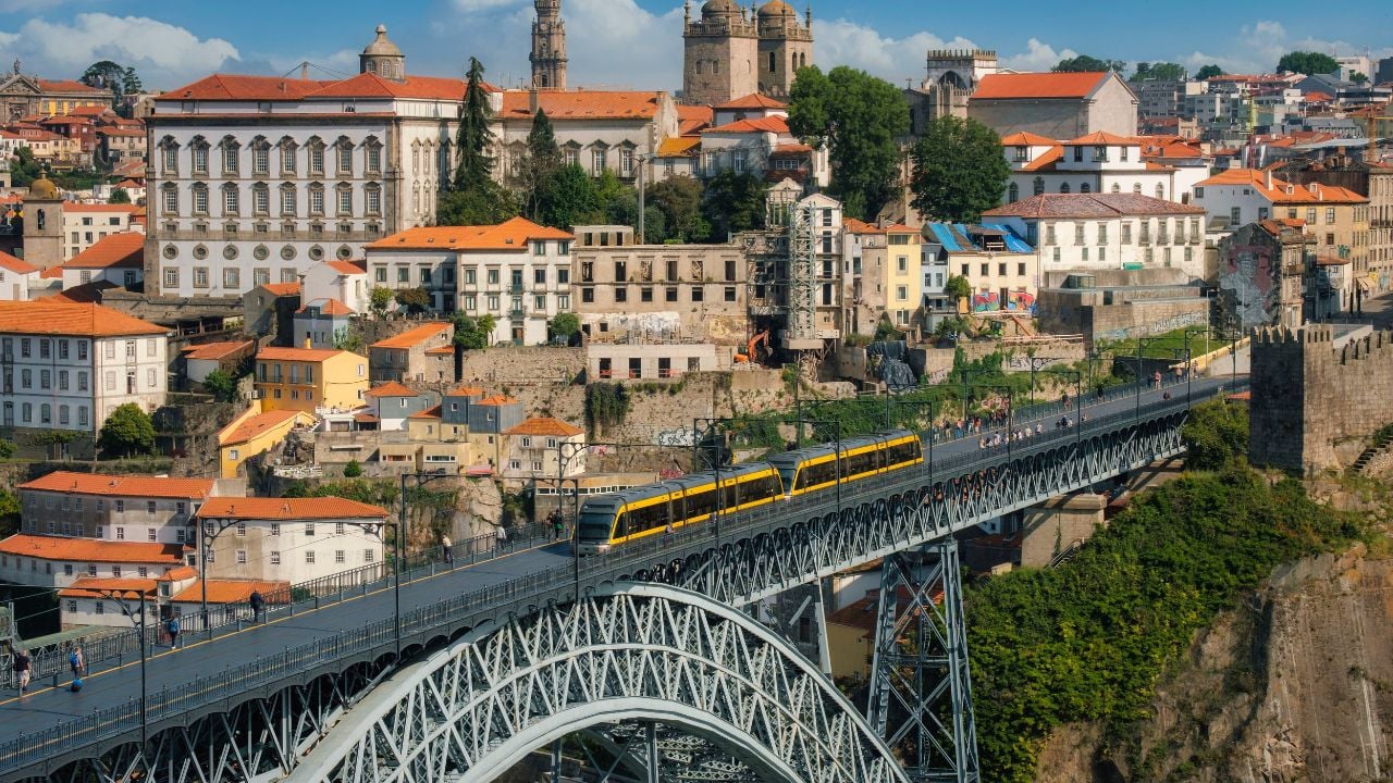 Dom Luís I Bridge in Porto, Portugal.