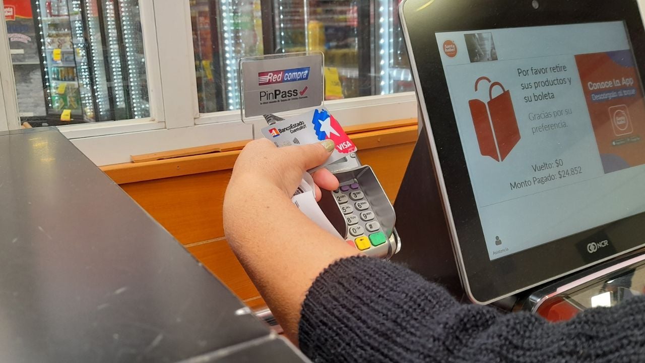 Person paying with a Visa card at a payment terminal