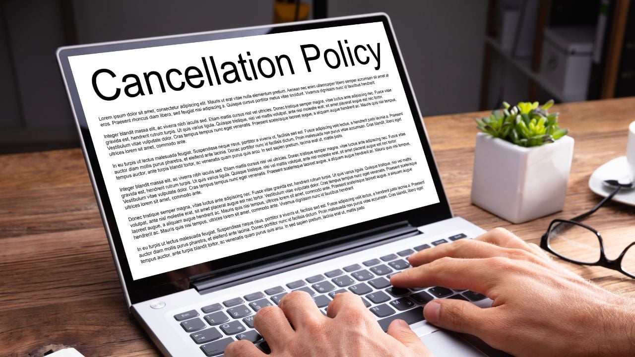 Man reading a hotel cancellation policy on a laptop