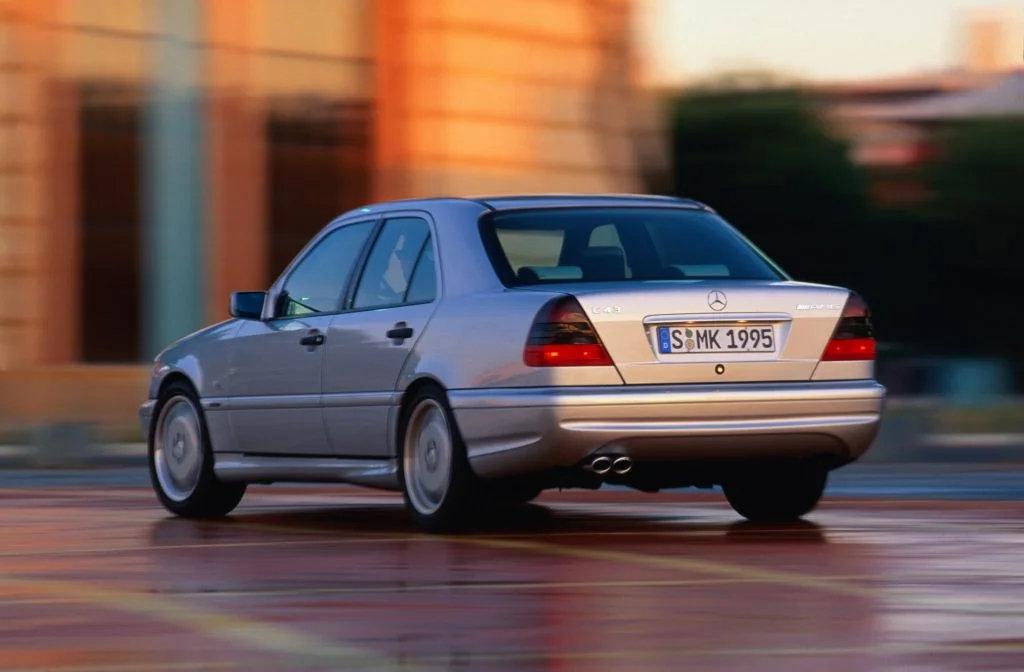 W202-Mercedes-C43-AMG-rear-3_4-1024x672