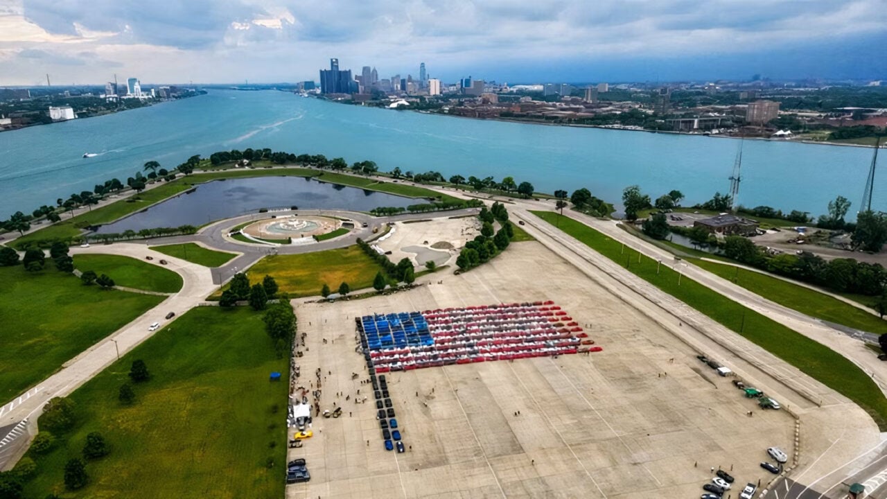 imgi 4 corvettes forming us flag on belle isle detroit michigan e1781862704705