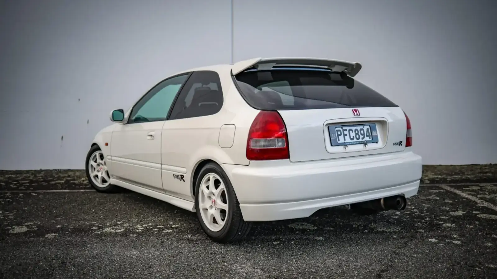 2000 Honda Civic Type R 3 2048x1365 1 e1784467662224