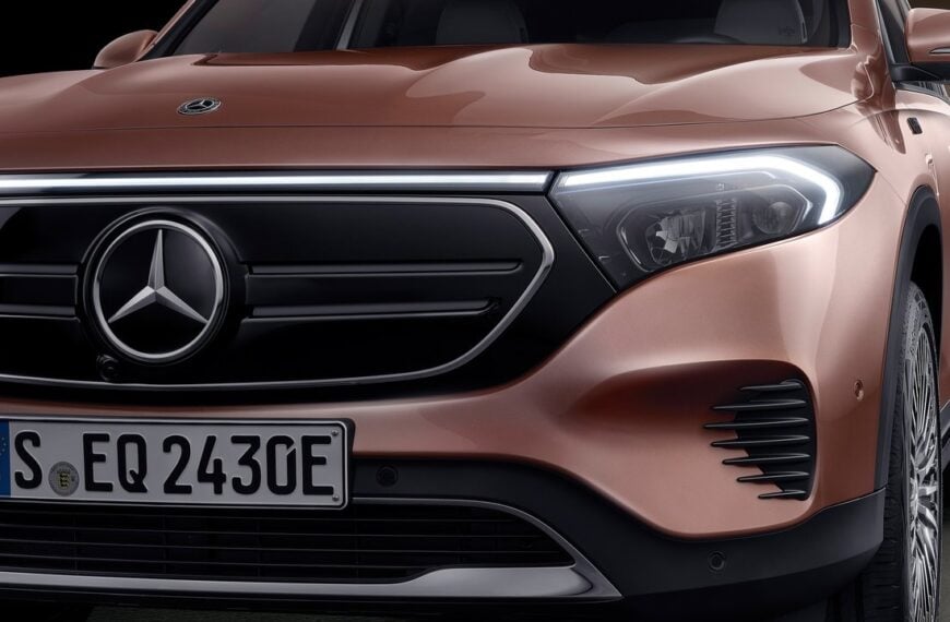 2023 Mercedes EQB Front View