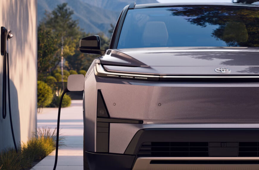 Toyota’s Oh-So-Important All-Electric Highlander SUV Is Already Delayed