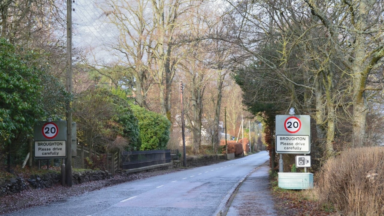 20mph_speed_limit,_Broughton_-_geograph.org.uk_-_6696164