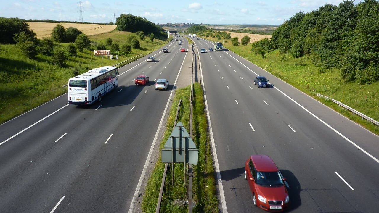 M1_motorway_from_a_footbridge_-_geograph.org.uk_-_3058021