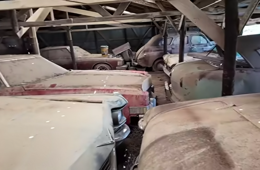 This Crazy Car Collection Has More Than 3,500 Classic Cars Sitting Out In The Middle Of Nowhere
