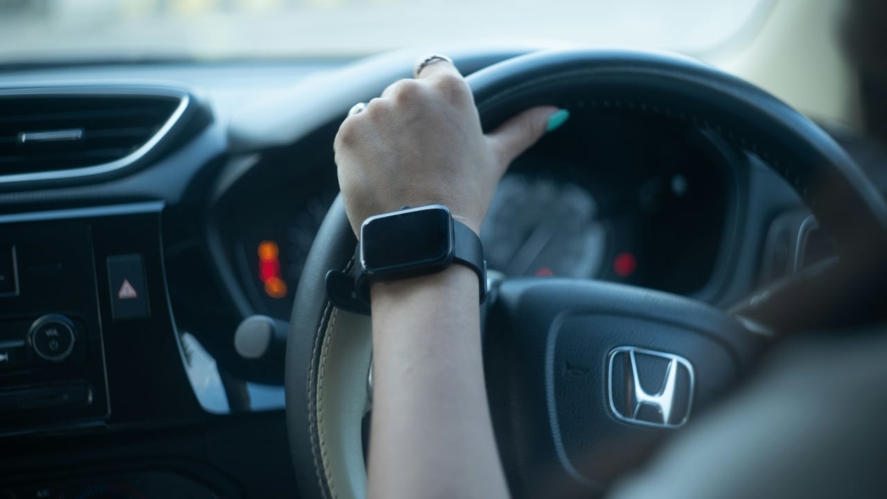 Smartwatch while driving a Honda