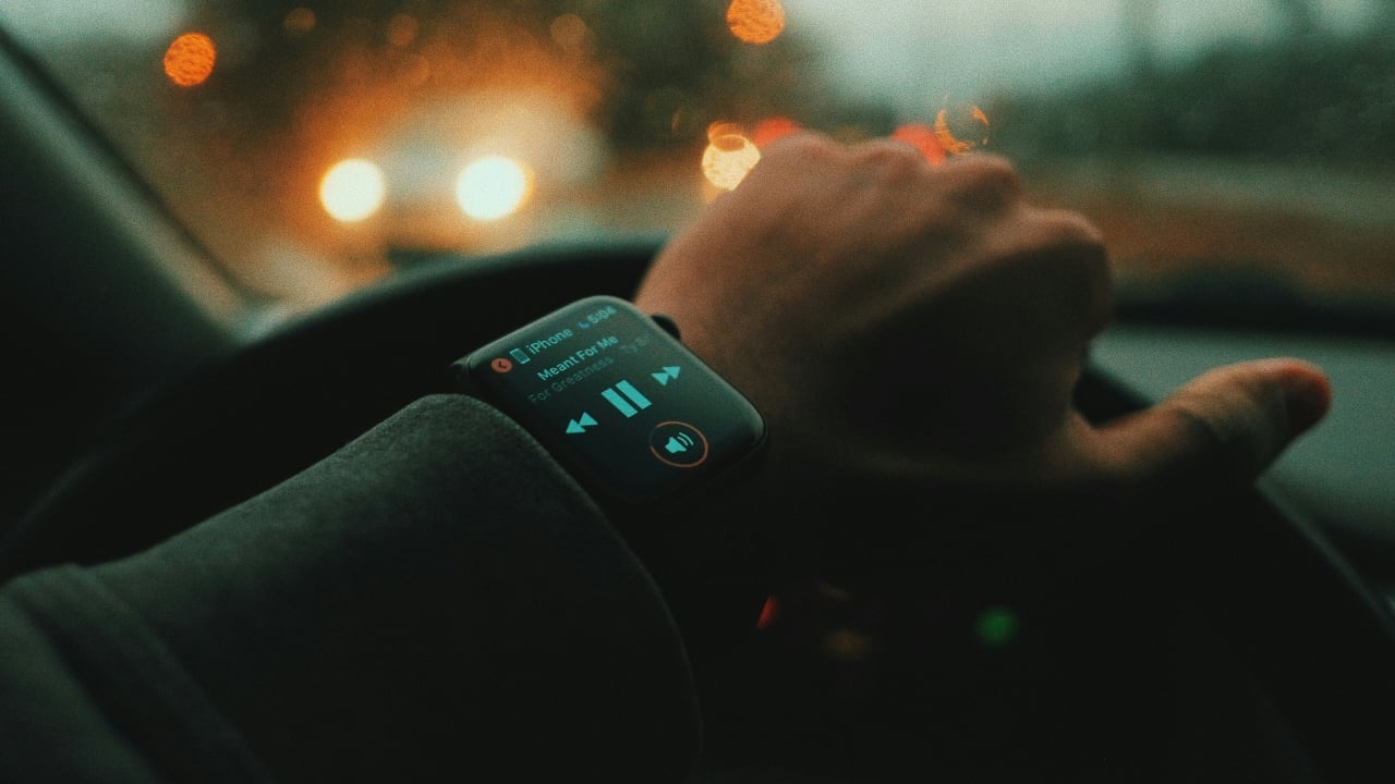 Smartwatch while driving