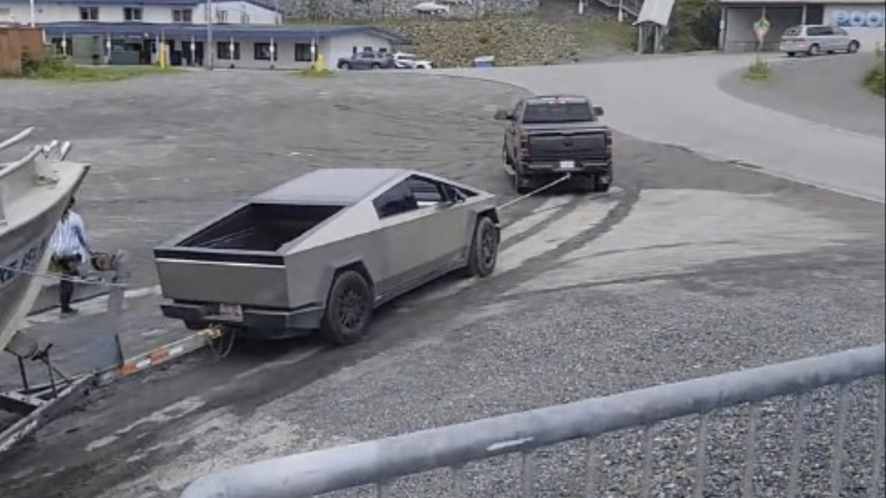 Tesla Cyebrtruck Towing Boat With Ford F-150