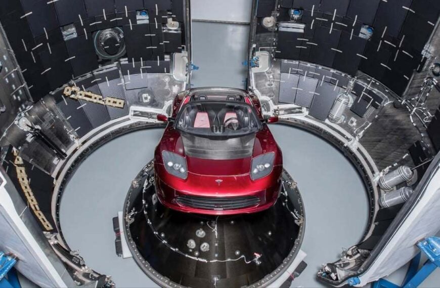 A Man Is Tracking the Tesla Roadster in Space To See if It Will Ever Hit Earth