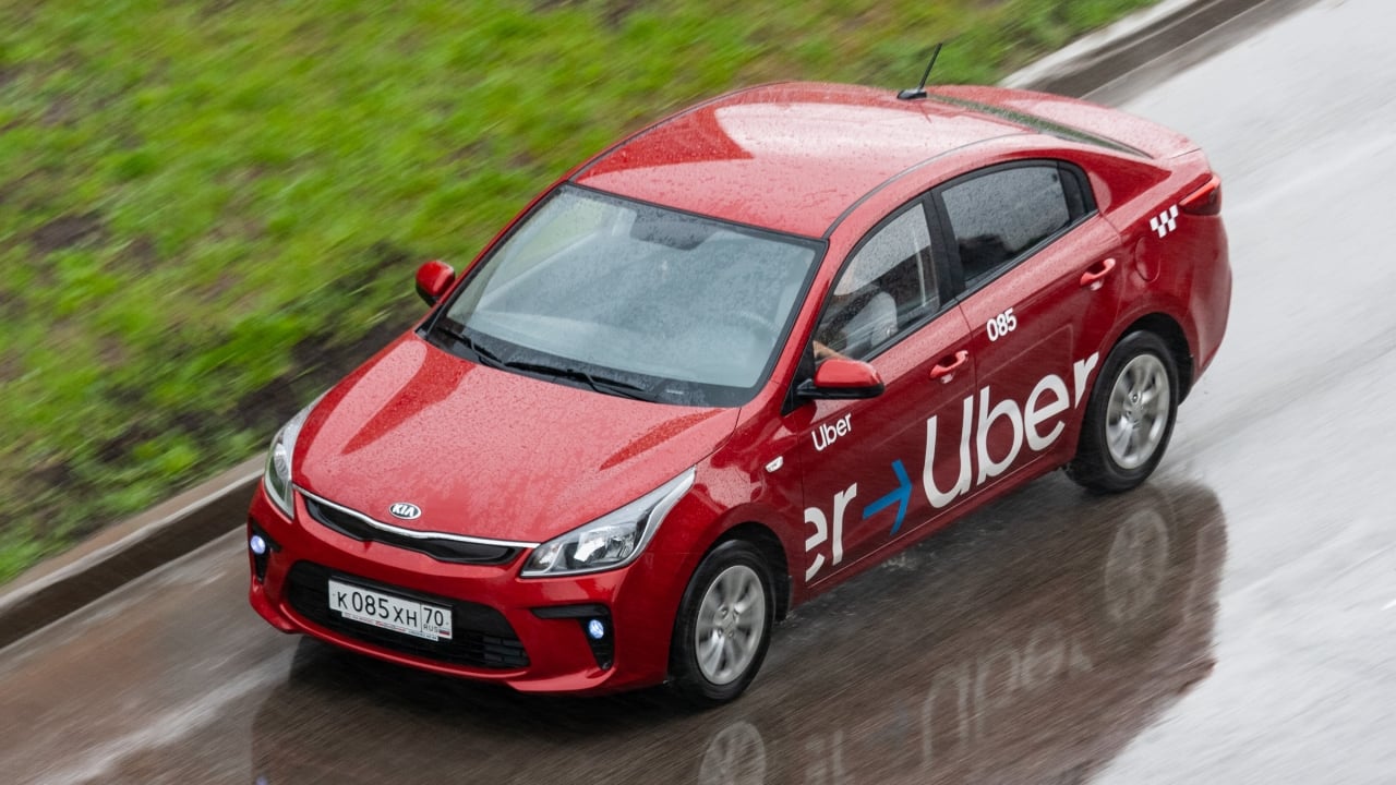 Uber_taxi_in_Tomsk_01