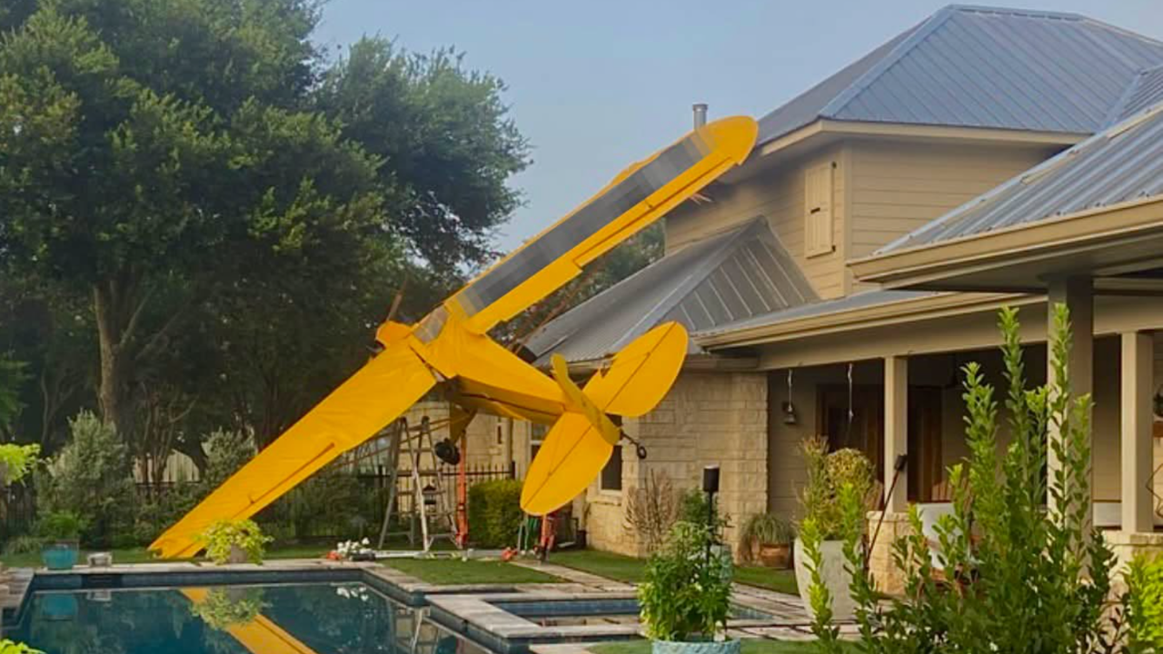 plane hits texas house