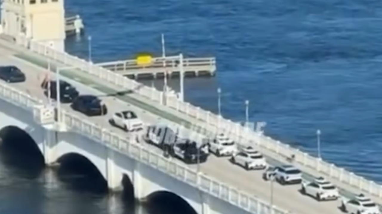 waymo stuck on bridge