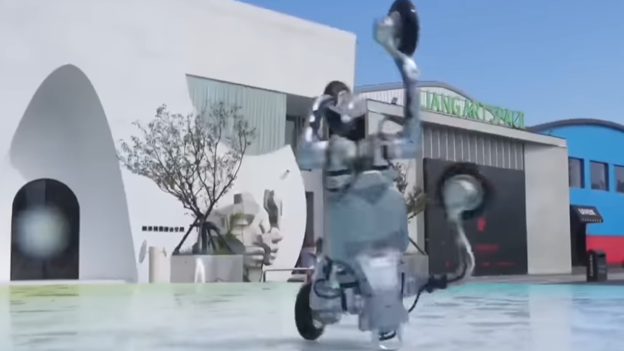 chinese robot scares people