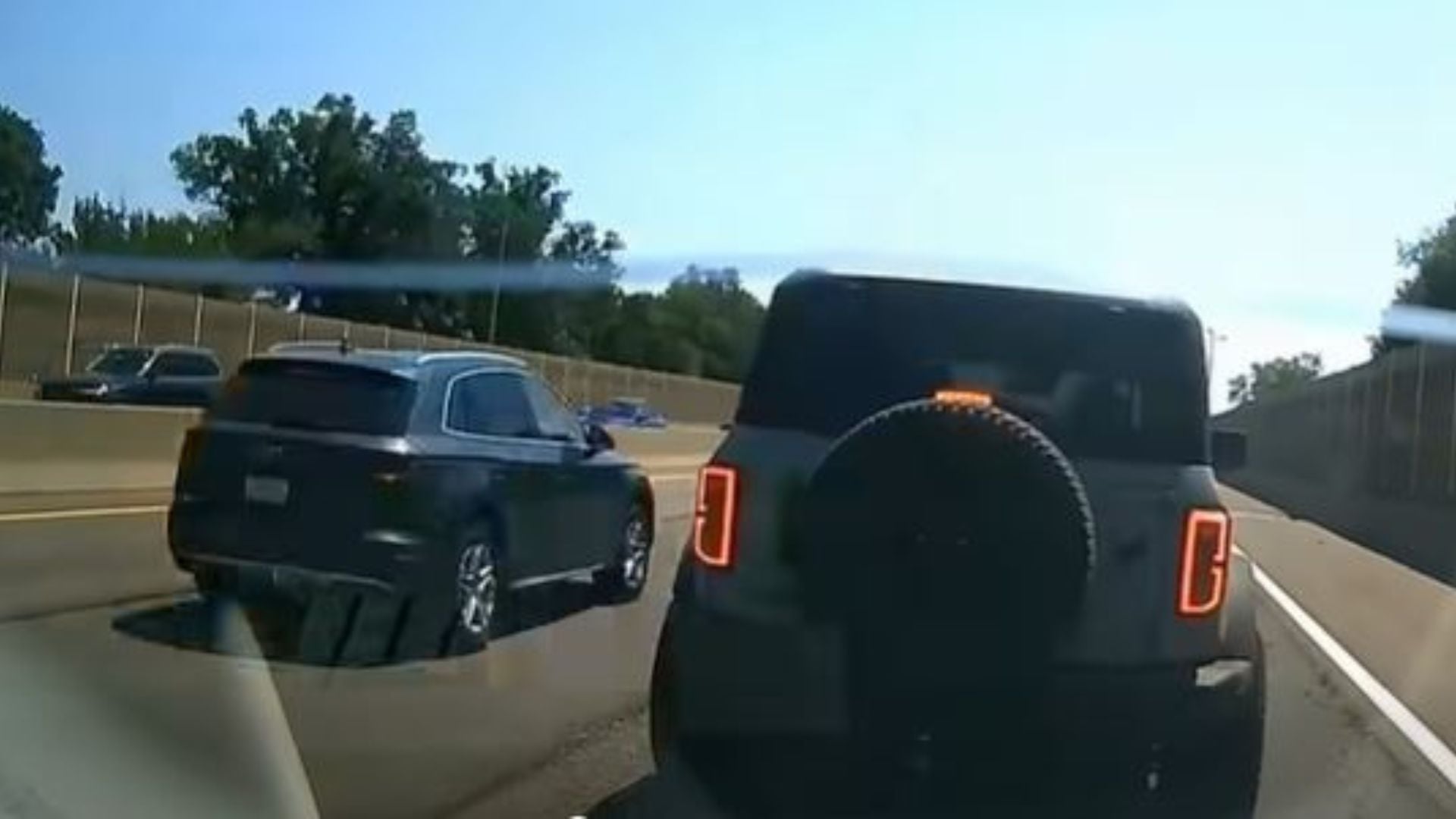 Dashcam shows Ford Bronco driver stopping in the middle of Colorado highway in road rage incident
