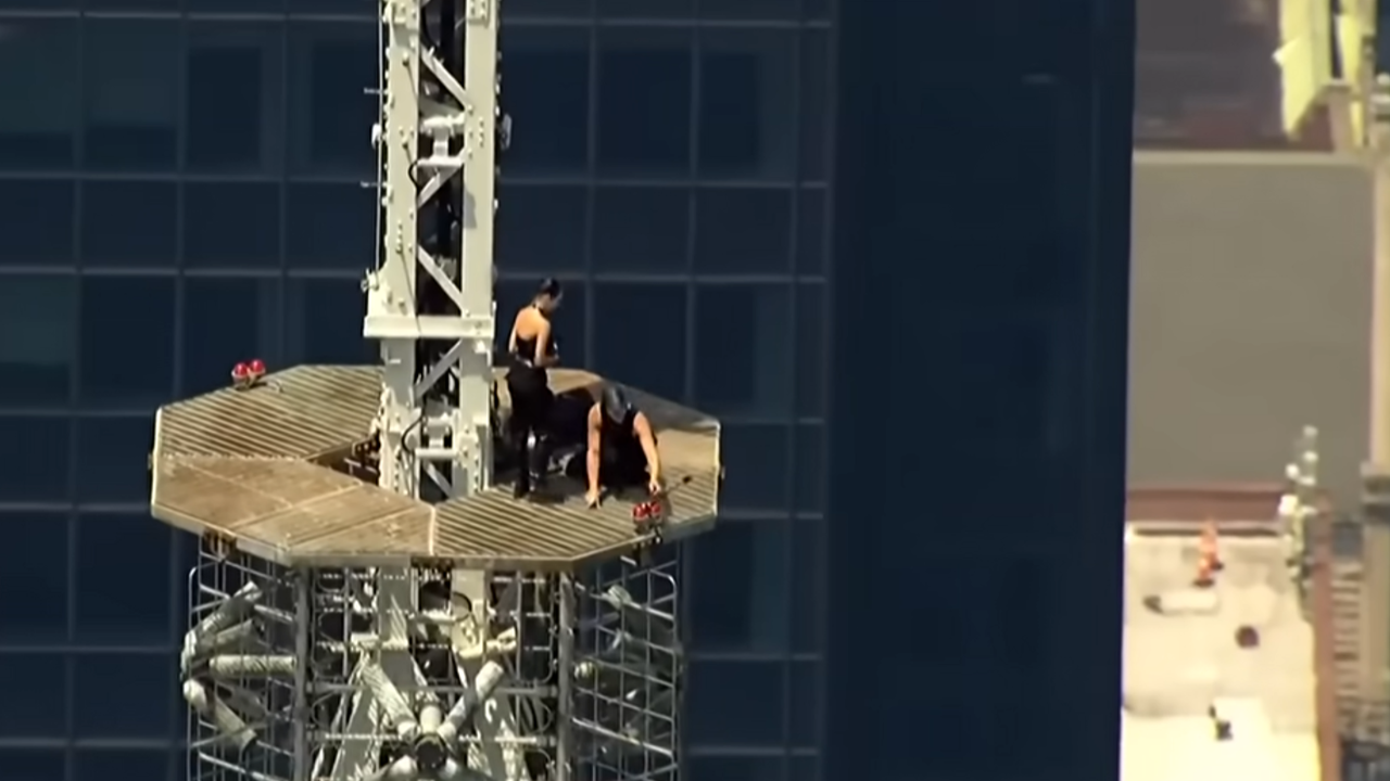couple climbs empire state building
