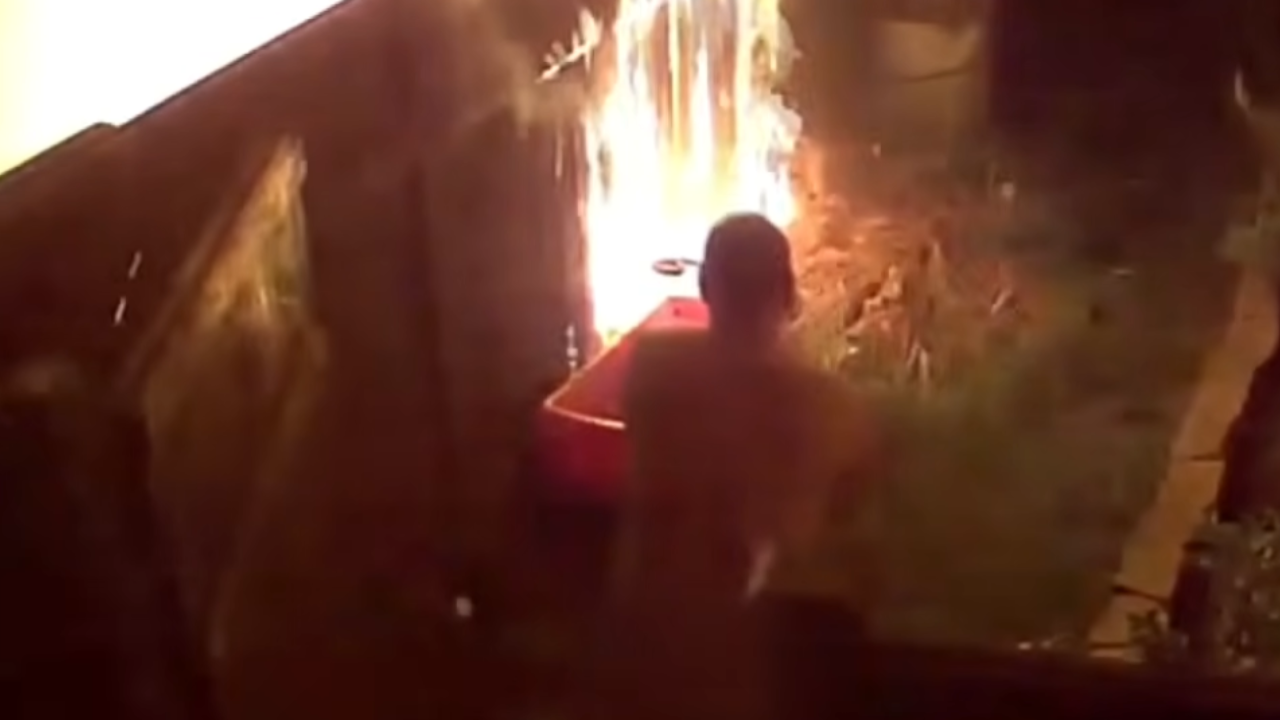 naked veteran fights fire