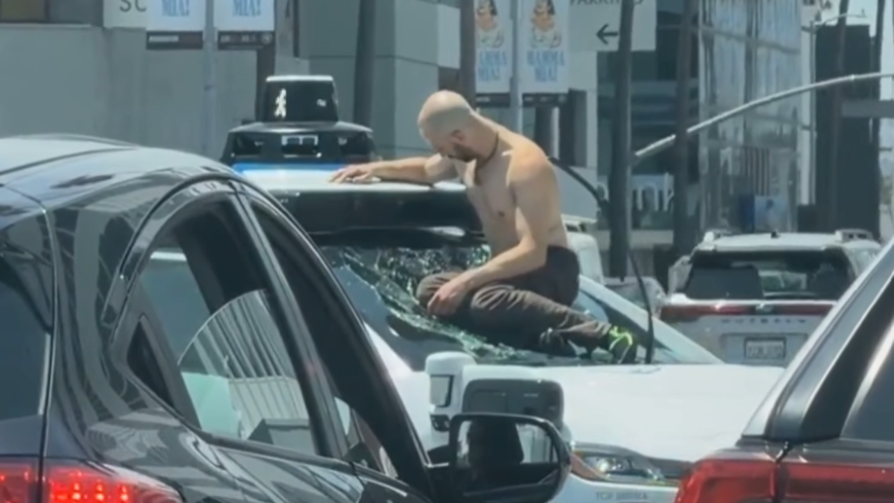 man breaks waymo in traffic