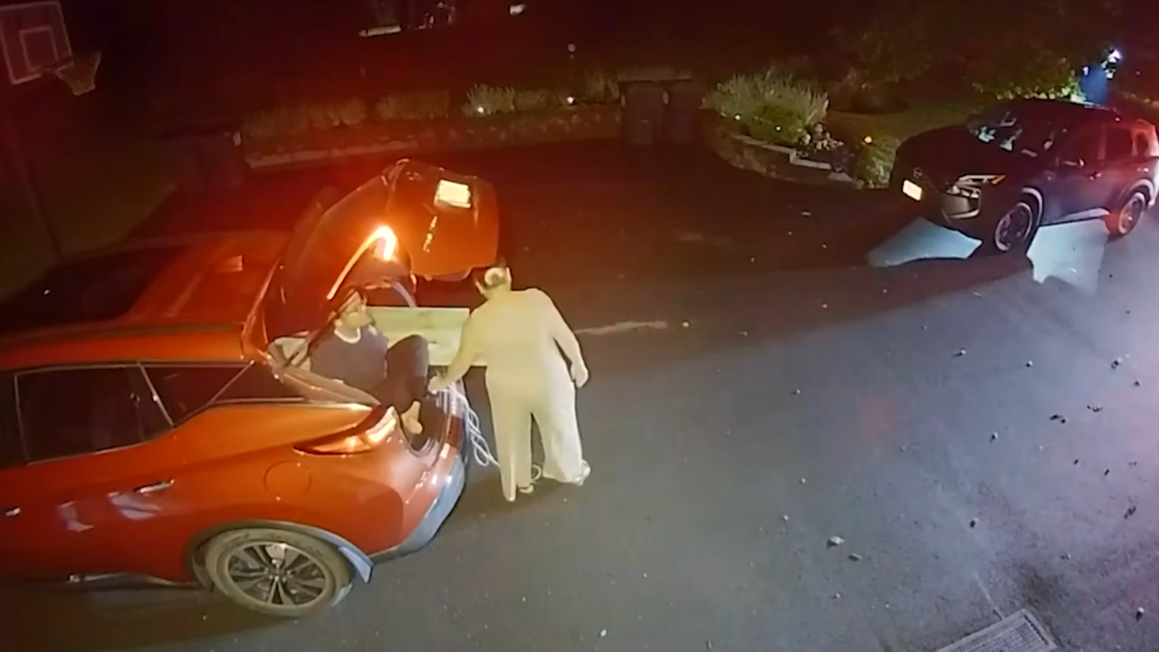 cops respond to legs in trunk